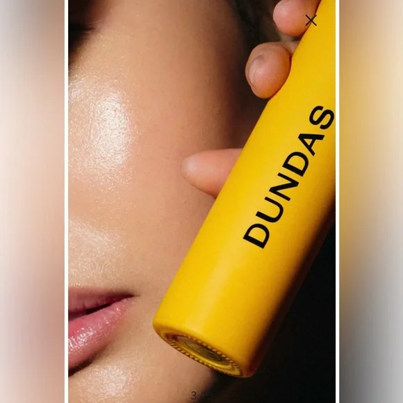 NEW DUNDAS Hydrating Tinted Moisturizer Lightweight Glow Bronzing Tint 1.6 oz - Picture 2 of 3